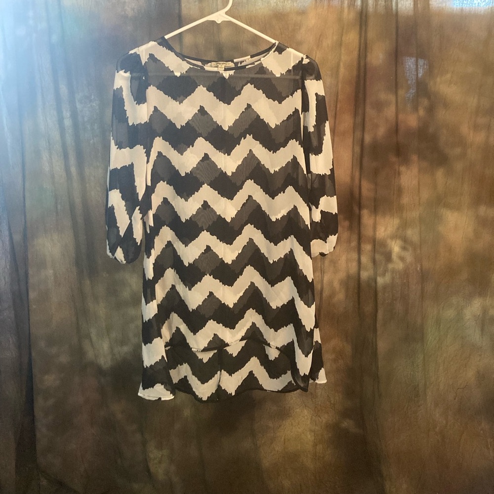 Lily Star black and white flowy blouse